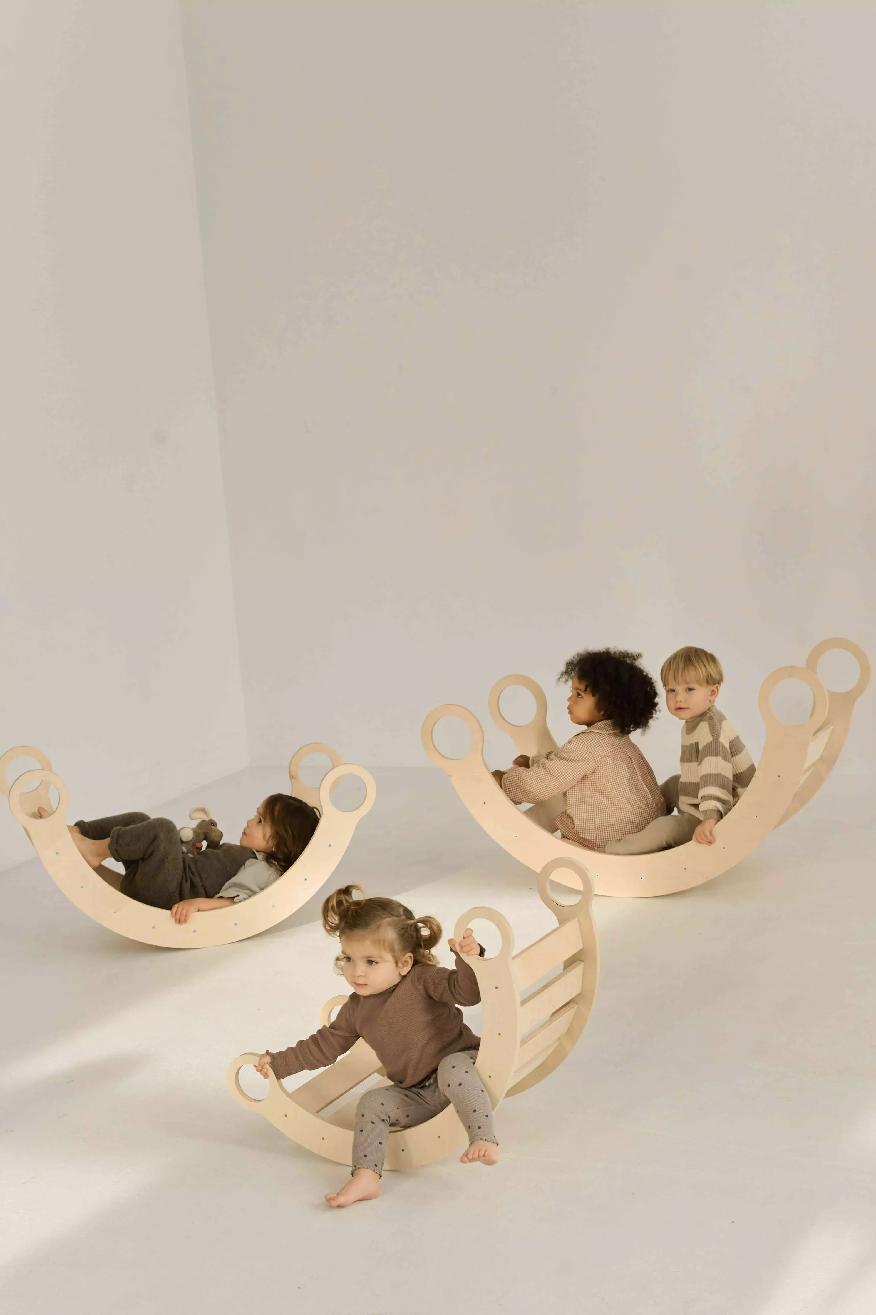 BabyWood-Montessori-Holzwippe-Kletterbogen-natur-02