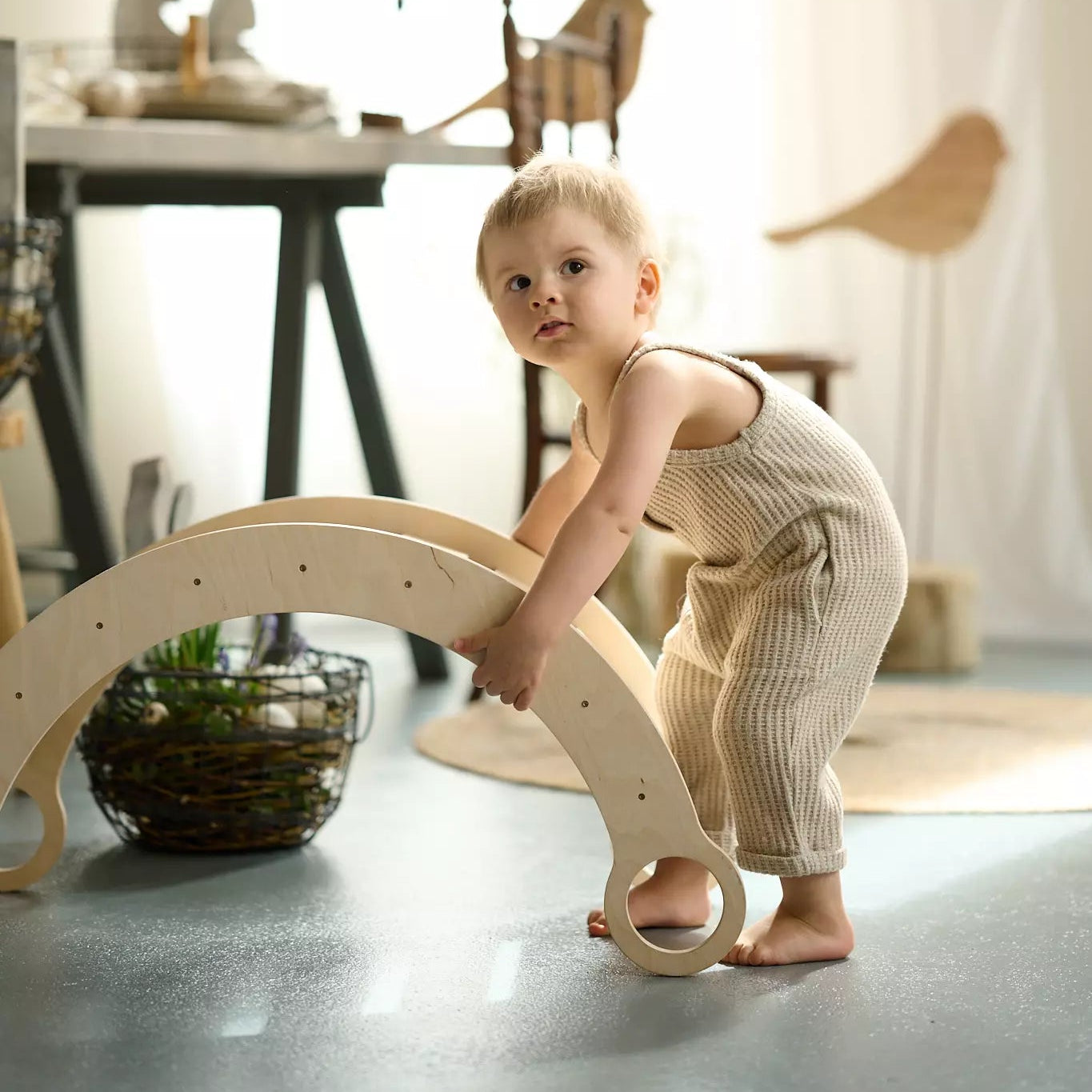 BabyWood-Montessori-Holzwippe-Kletterbogen-natur-06