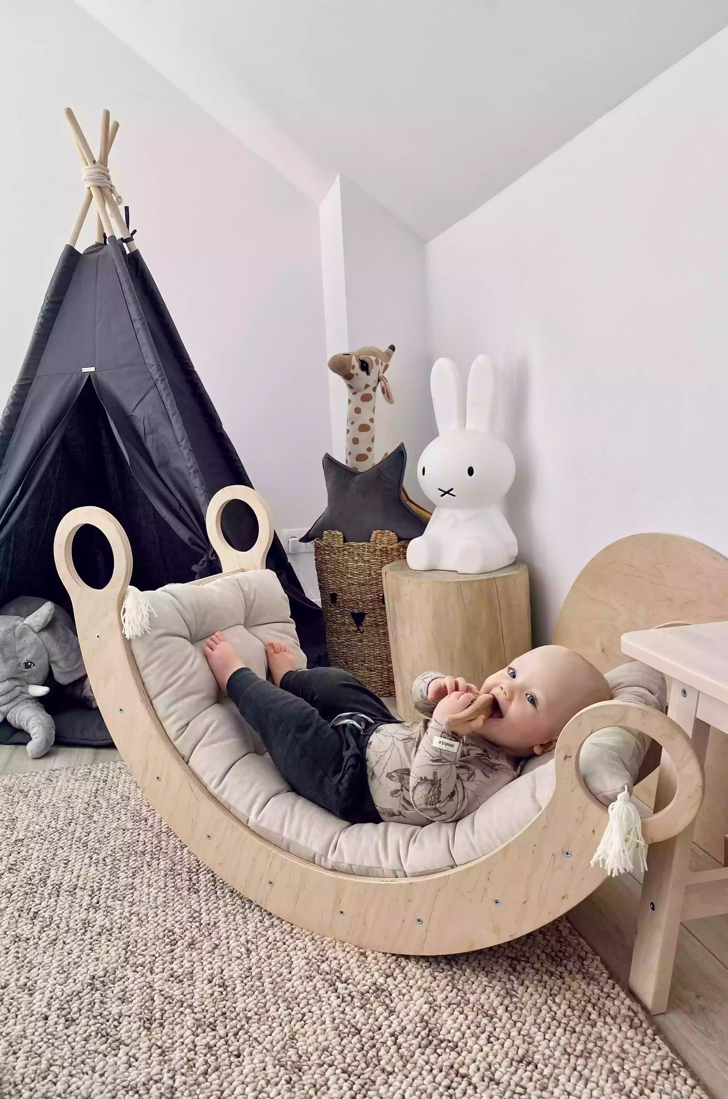 BabyWood-Montessori-Holzwippe-Kletterbogen-natur-08