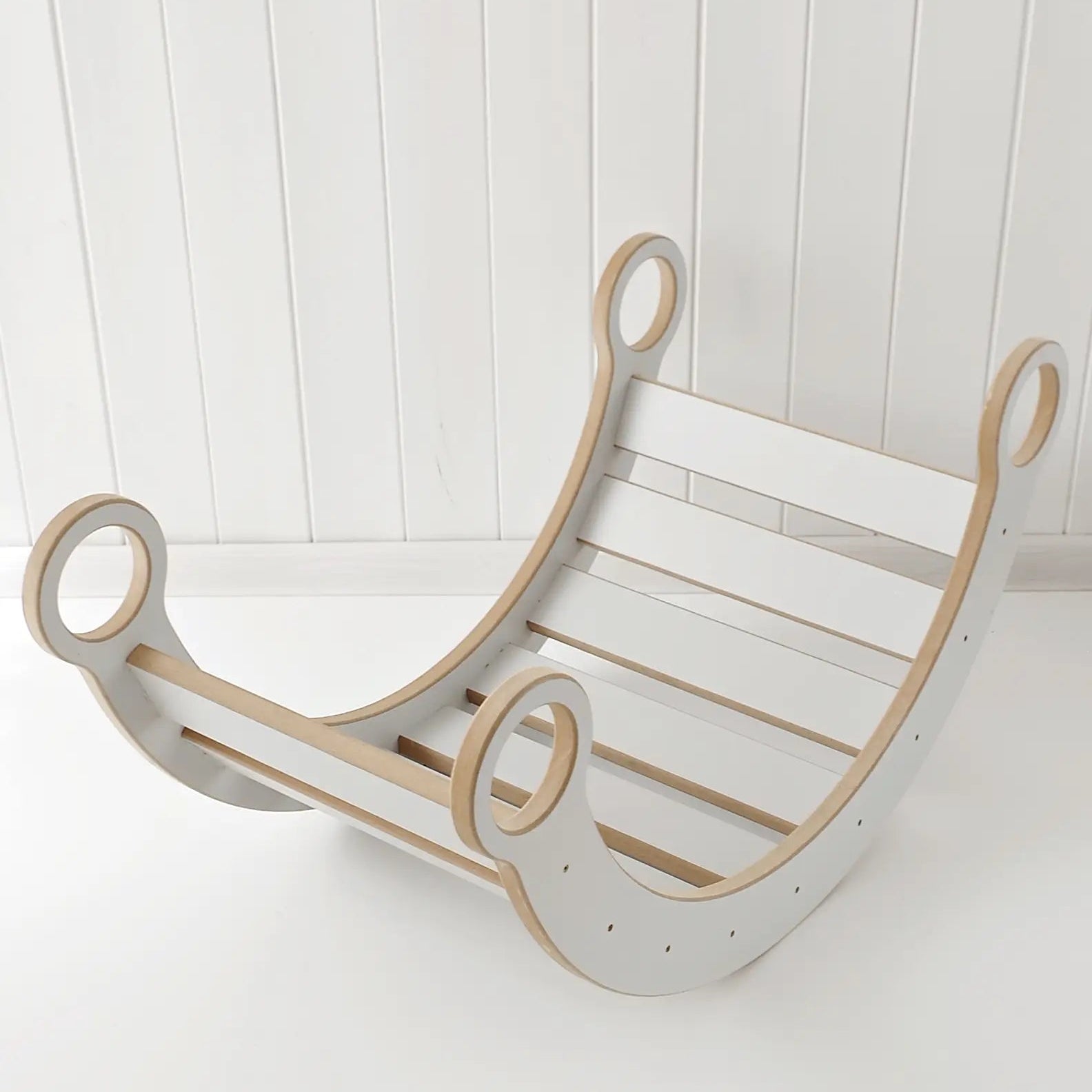 BabyWood-Montessori-Holzwippe-Kletterbogen-weiss-01