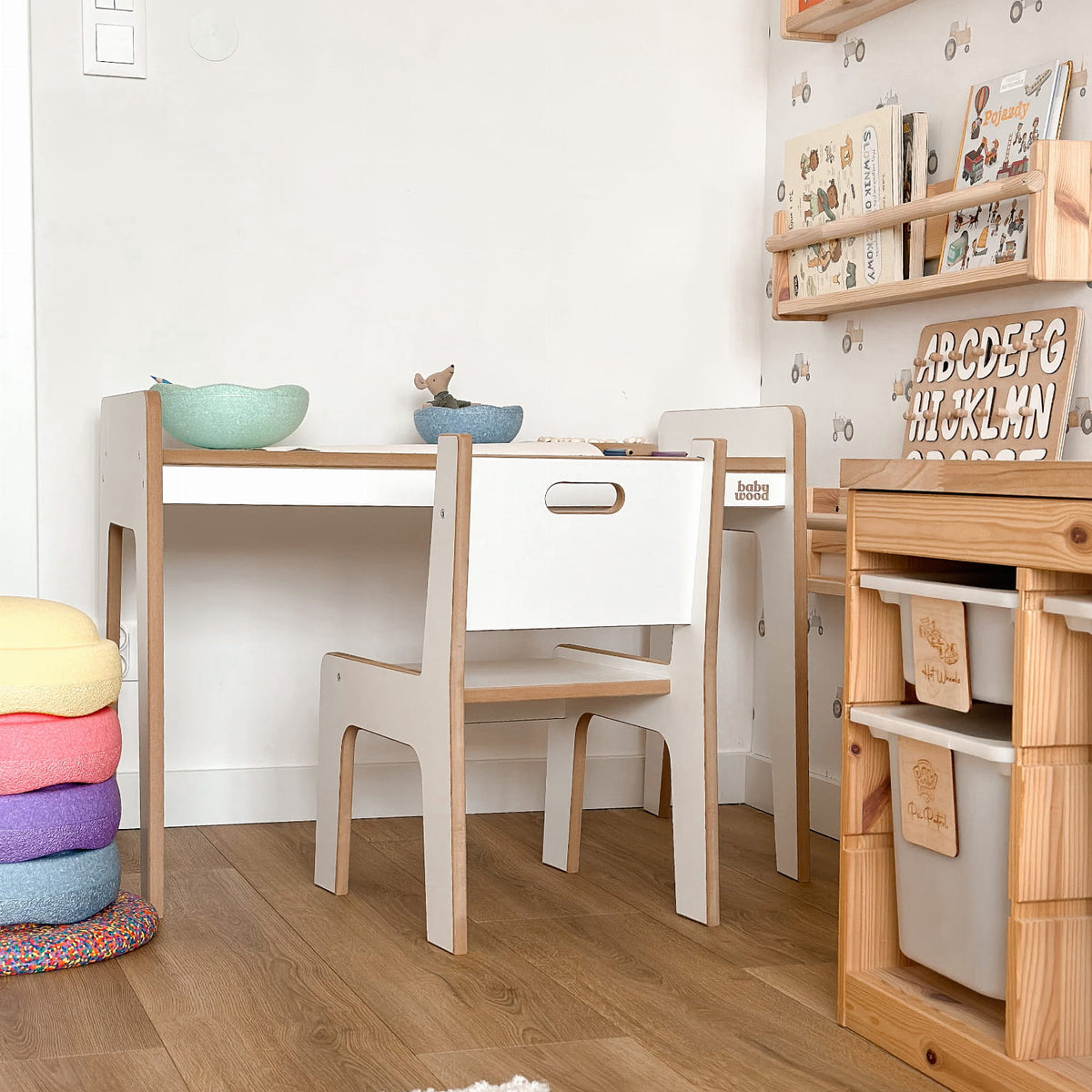 Kinderzimmer-Kindertisch-Kinderstuhl