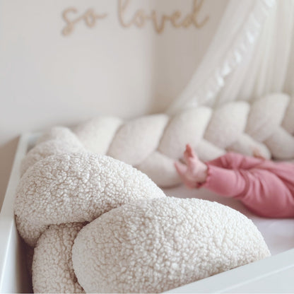 Design4Kids Geflochtene Bettschlange Jewel aus Teddy-Stoff