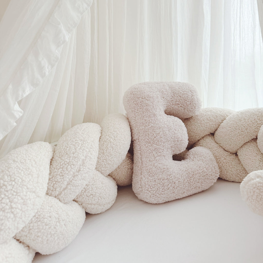 Design4Kids Geflochtene Bettschlange Jewel aus Teddy-Stoff