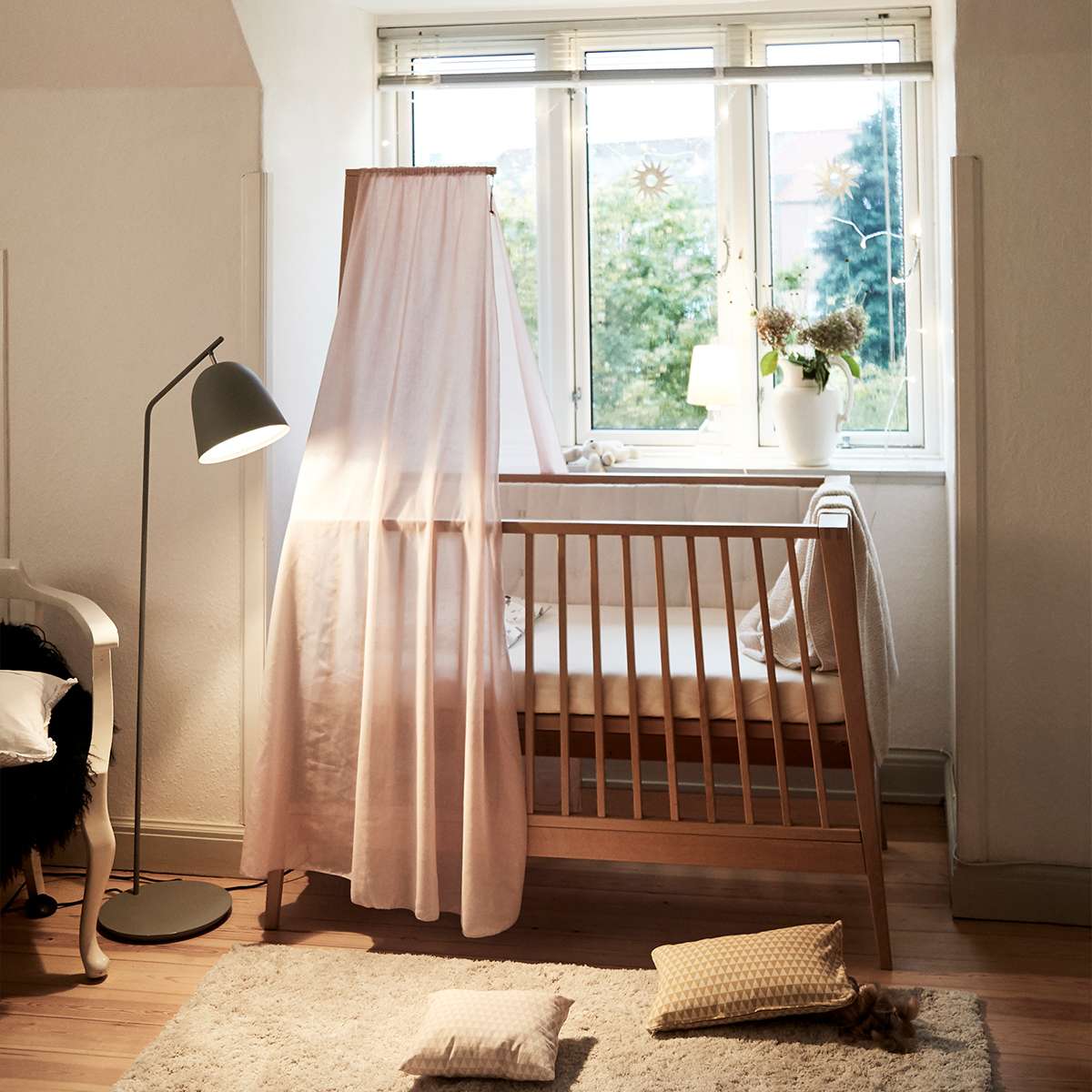 700020-05_Leander-Linea-Babycot-Beech_6_1200x1200