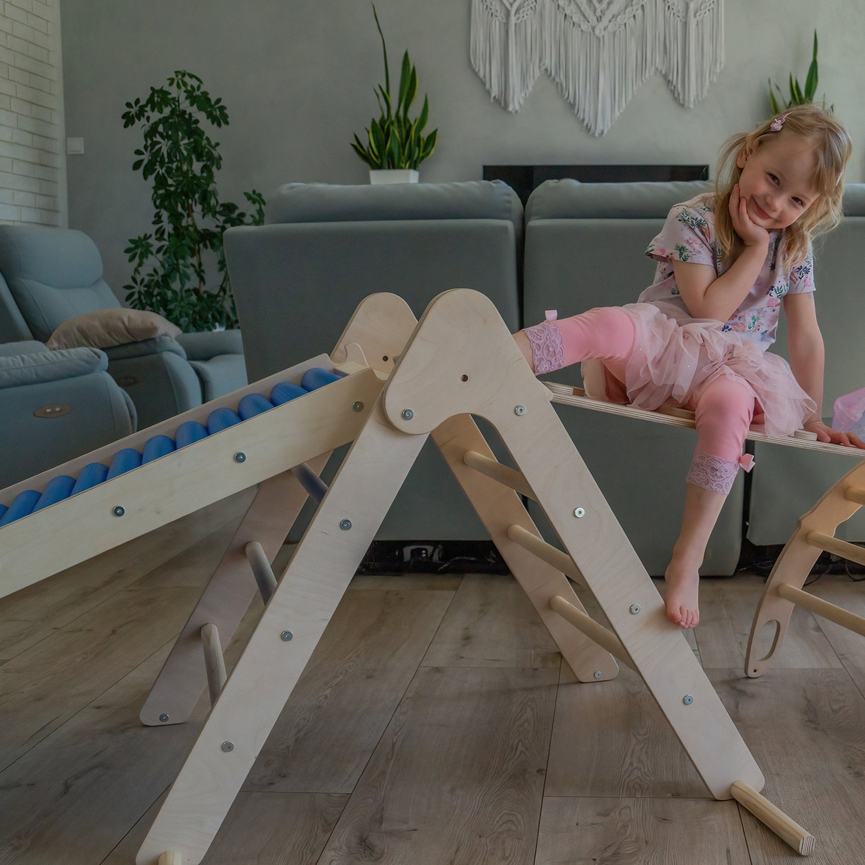 Design4Kids 4-in-1 Montessori Kletterset M - Kletterdreieck, Wippe, Klettersteig &amp; Rollenrutsche