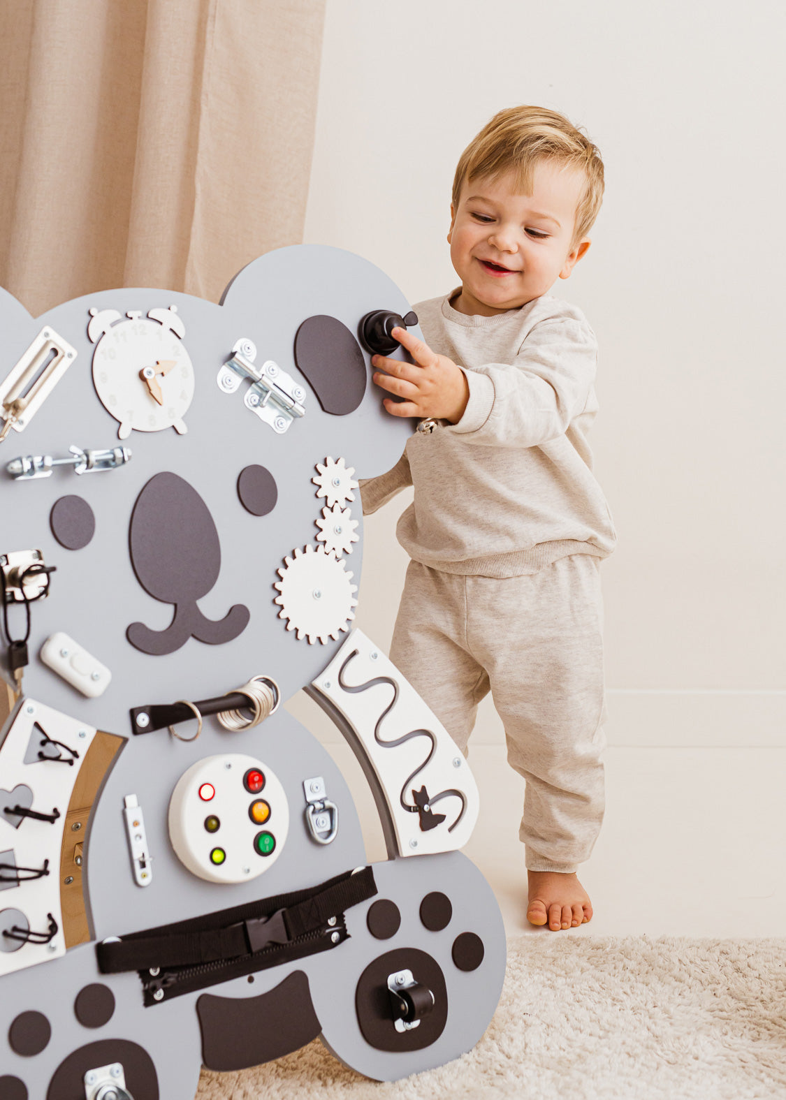 Foxy Family BusyBoard - Montessori BusyBoard