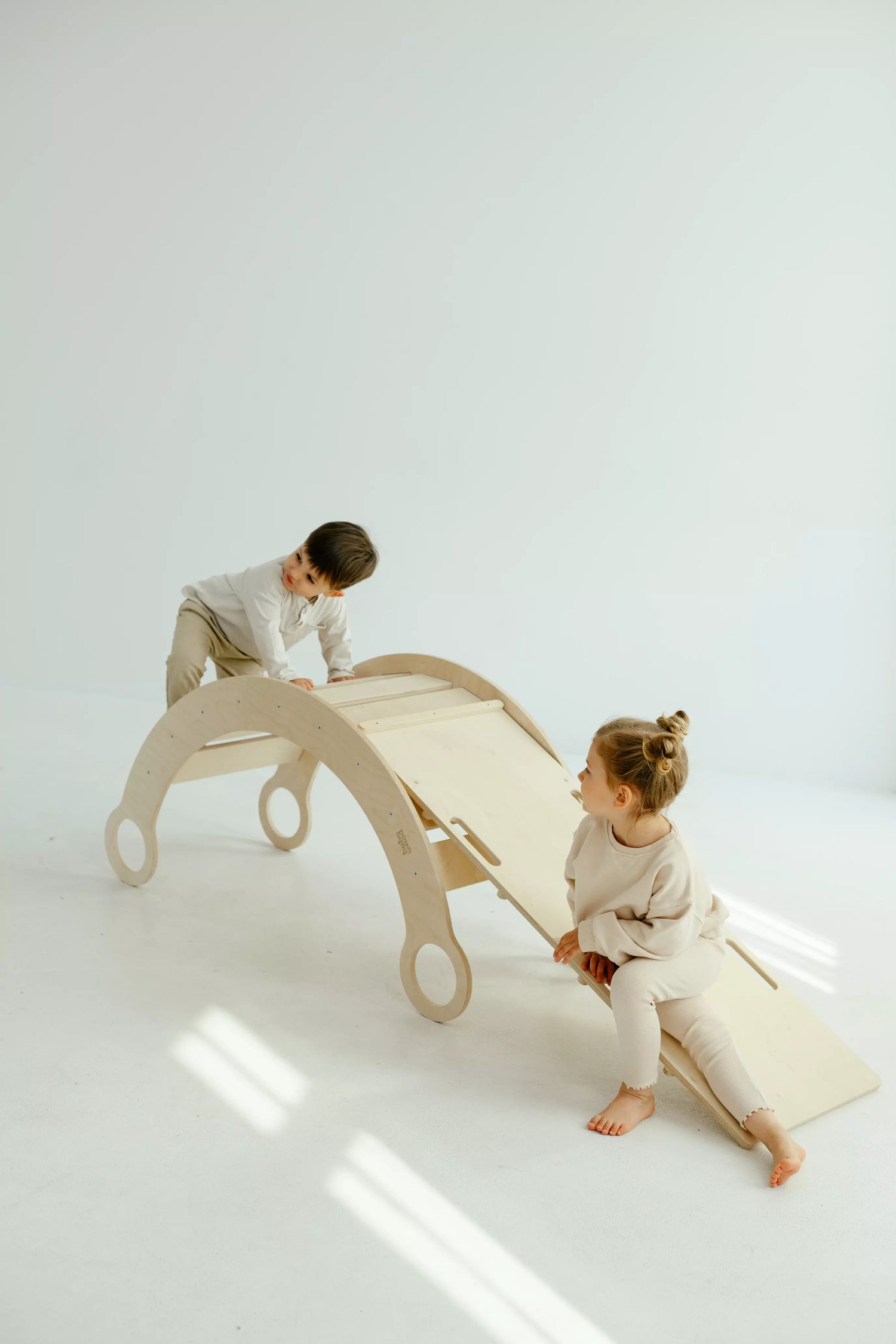 Holzwippe-Rutsche-natur-Montessori